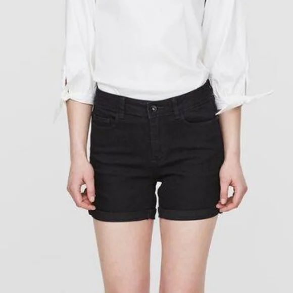NWT Vero Moda Black Jean Denim Cuffed Shorts - Picture 2 of 9